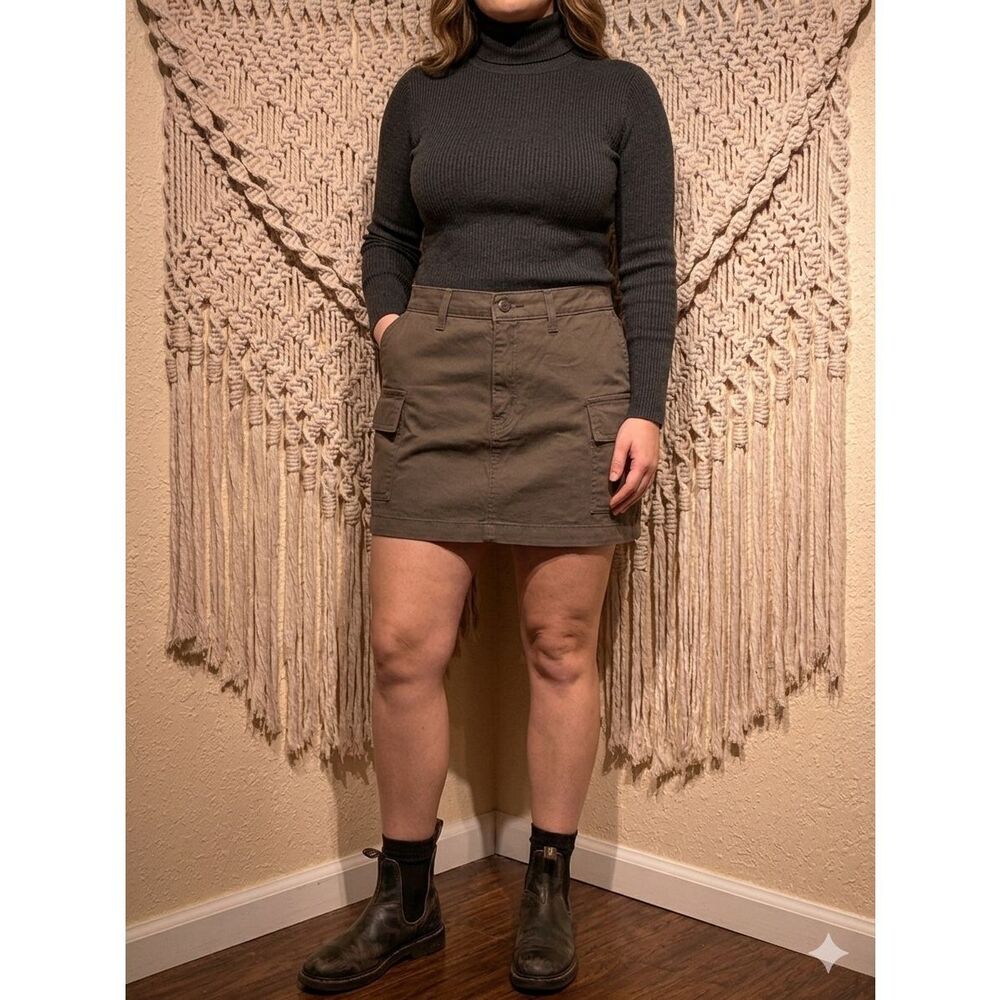 Levi's '94 Cargo Mini Skirt Grape Leaf Olive Size 29 NWT A75200001